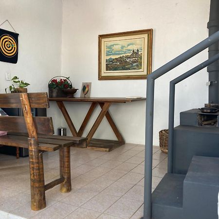 Casa Vintage com jardim e lareira externa Belo Horizonte Exterior foto