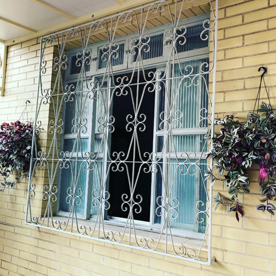 Casa Vintage com jardim e lareira externa Belo Horizonte Exterior foto